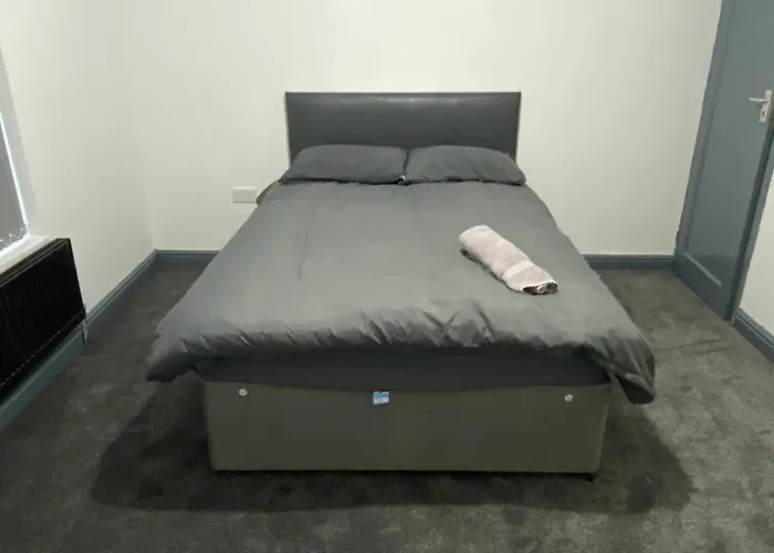 Room In Guest Room - Spacious Room In Coventry City Centre