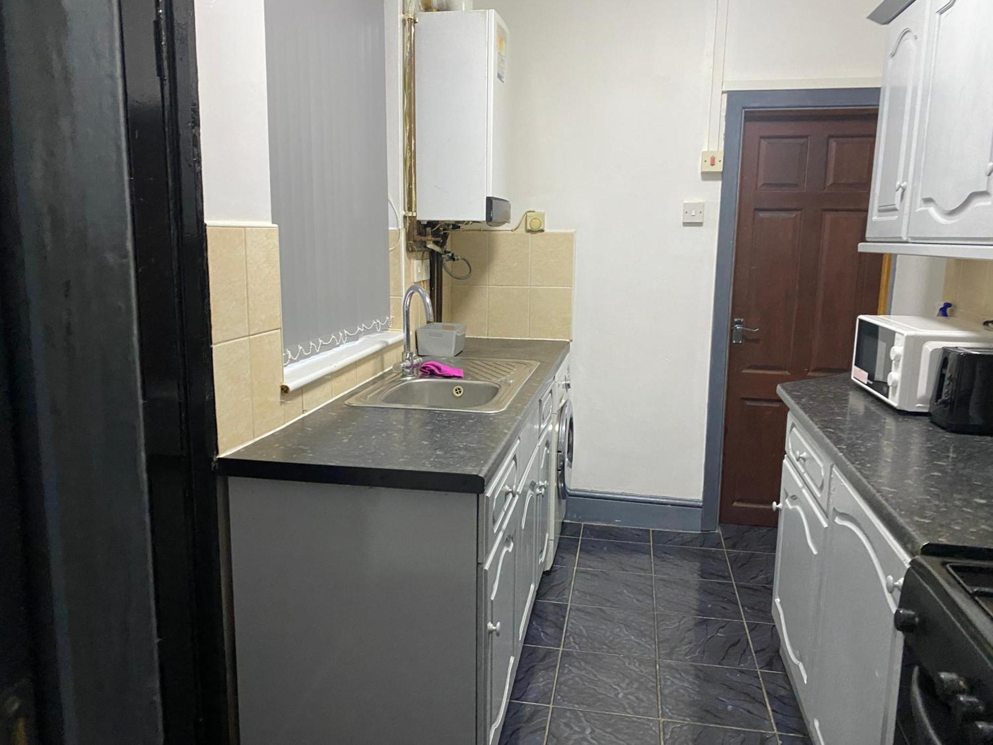 In Guest - Spacious In Centre Guest house *